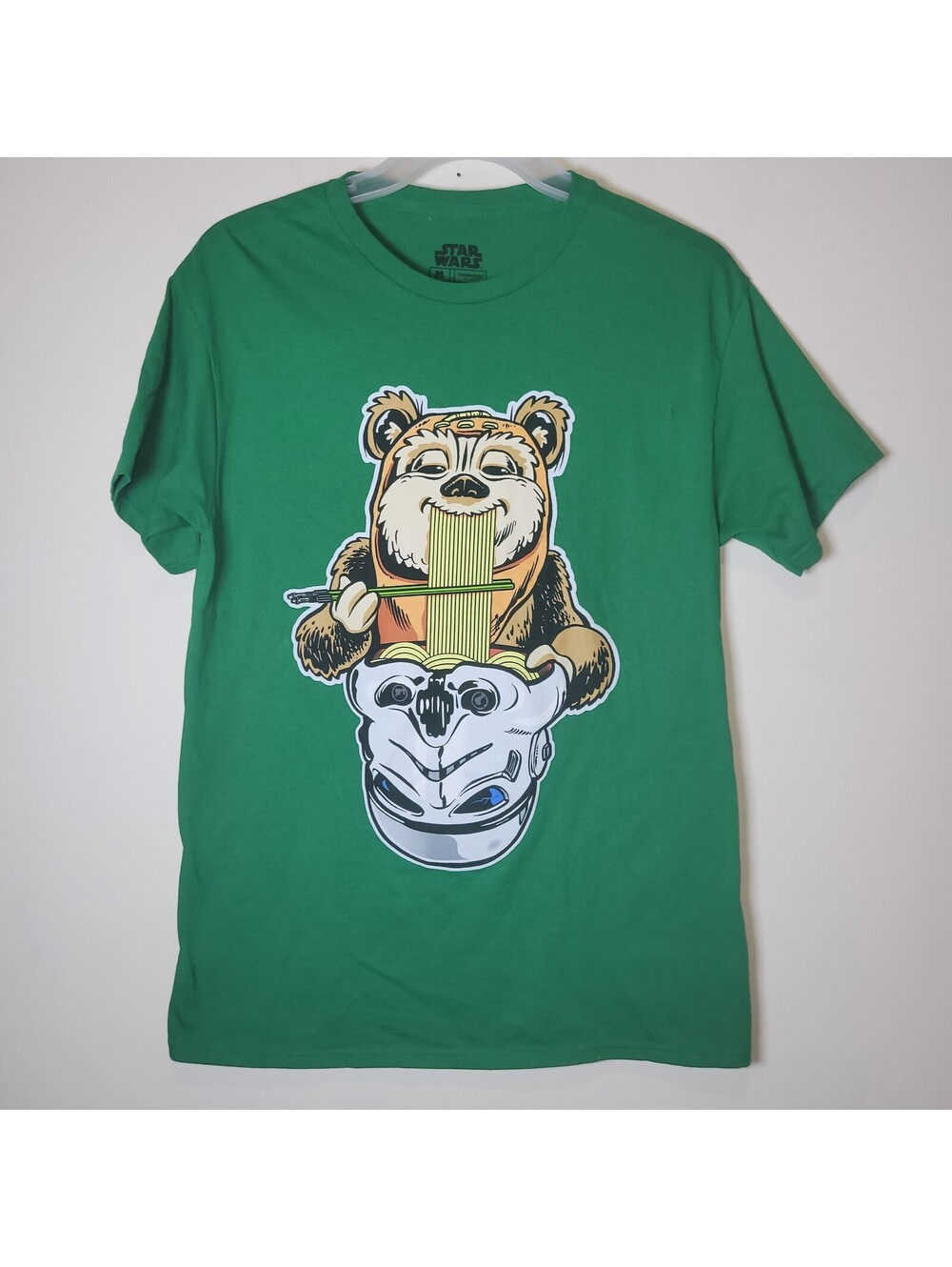 Star Wars Ewok Eating Ramen Stormtrooper Helmet Green T-Shirt Men's Medium